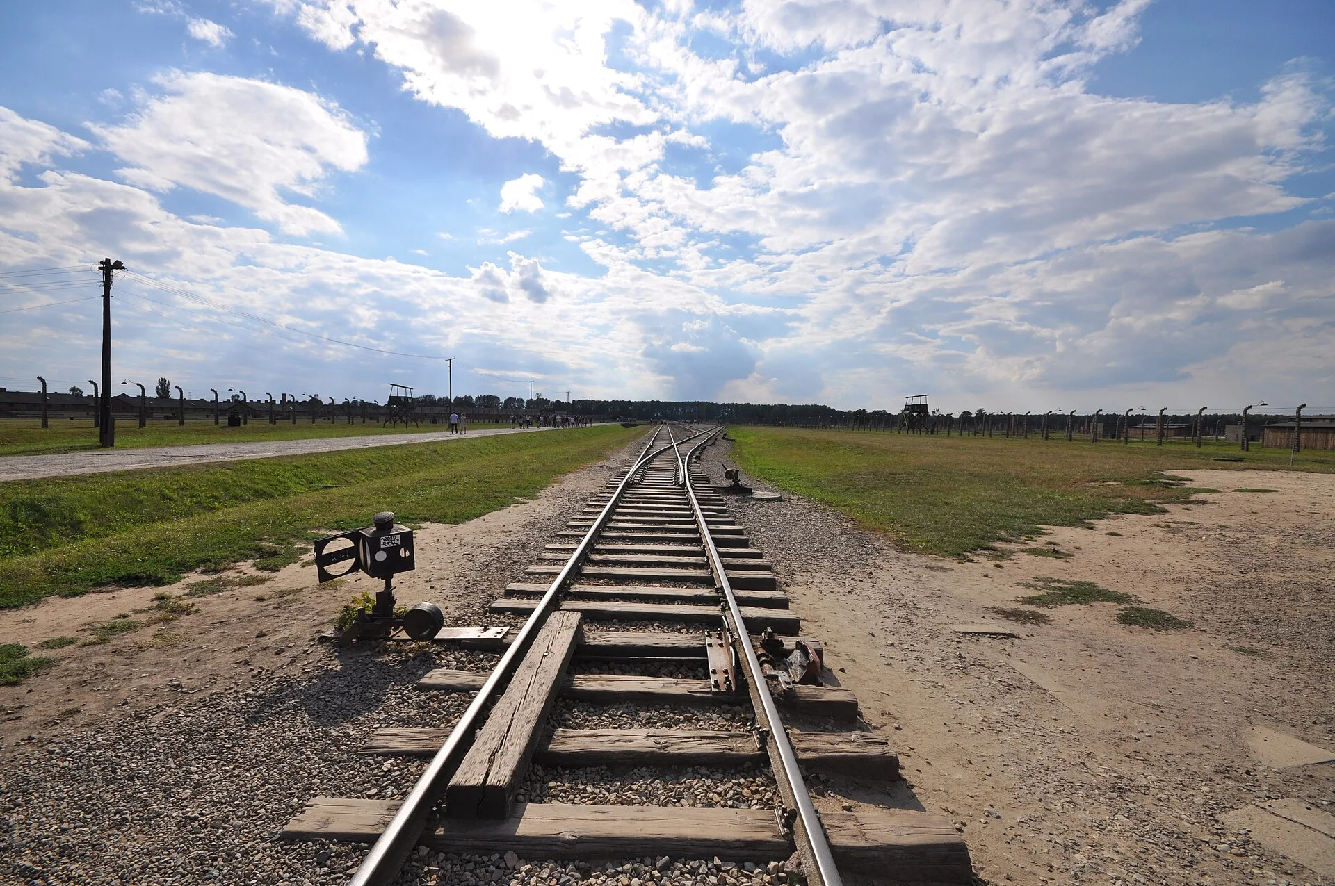 La voie ferrée à l'intérieur du camp de Birkenau